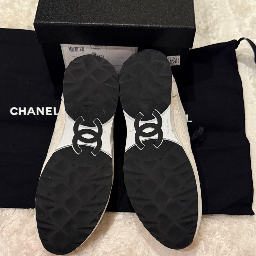 Chanel White Sneakers women’s 40… - Picture 5 of 13